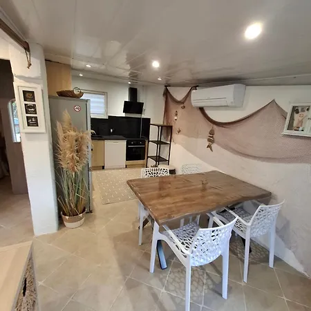 Le Cabanon *
